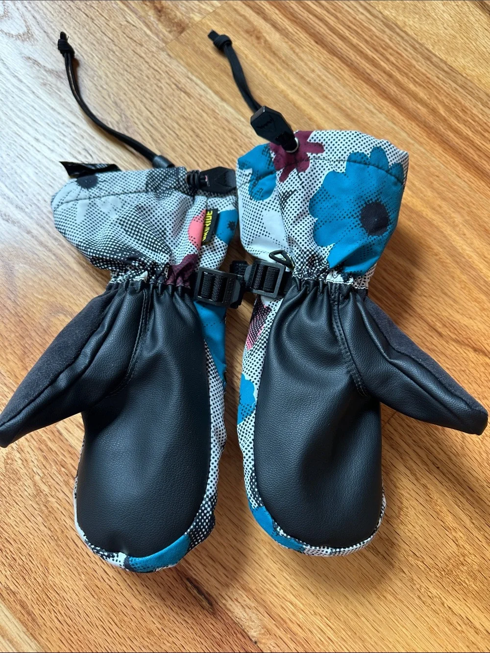 Kids Burton Vented pocket ski gloves - size small excellent condition